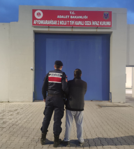  7 Yıl 2 Ay 4 Gün kesinleşmiş hapis cezası bulunan şahıs il merkezinde yakalandı.