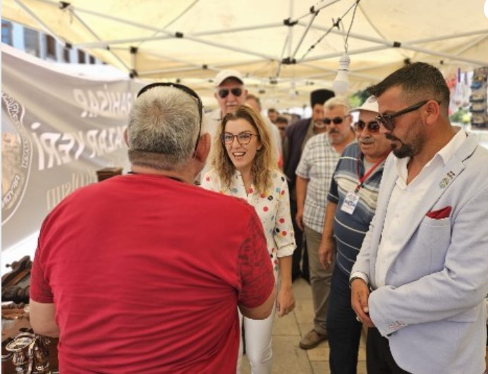 ANTİKA SEVENLER PAZARGÜNÜ KENT MEYDANINDA BULUŞUYOR.