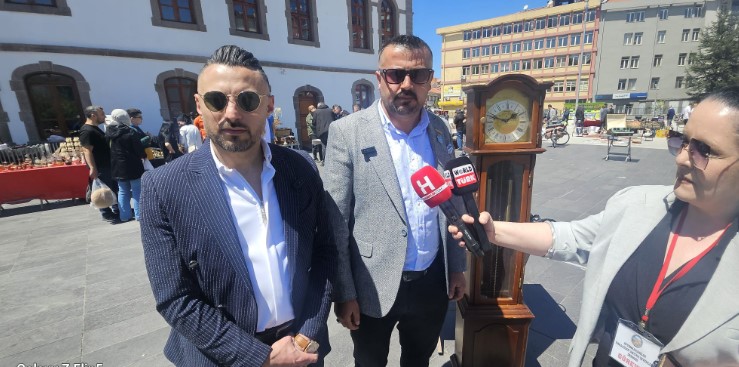 Antika sevenler Afyonkarahisar Kent Meydanında Buluştu.