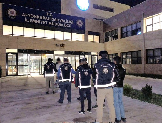 İscehisar'da Göçmen Kaçakçılığı Operasyonu: 6 Yabancı Uyruklu Şahıs Yakalandı