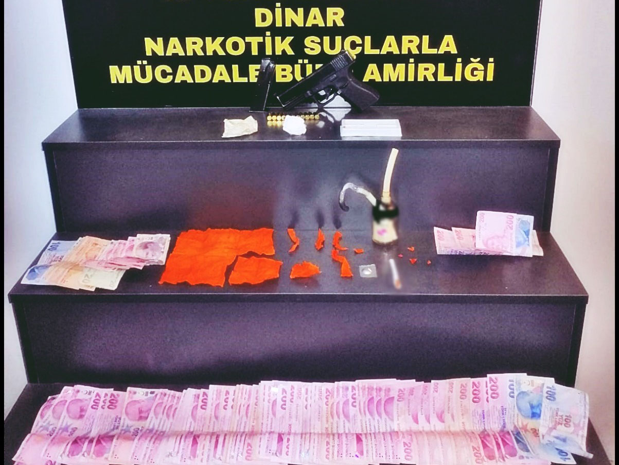 Peçeteye Emdirilmiş Uyuşturucuyla Yakalandılar