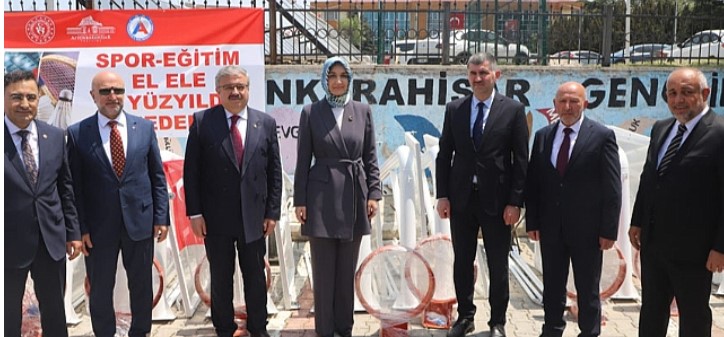 Vali anadan Spora Büyük Destek