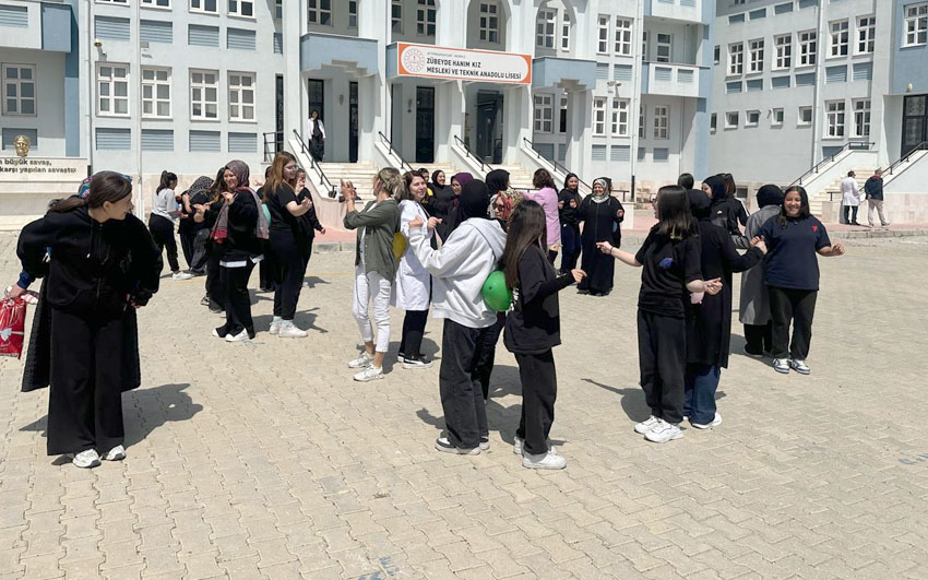 Afyon'da Okul-Veli İş Birliği Fark Oluşturdu! Sınıfta Sürpriz Anlar
