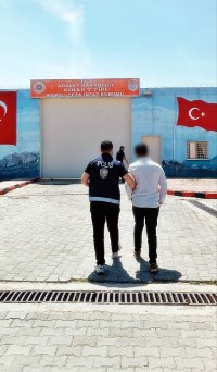 Dinar'da Hırsızlık Suçundan Aranan Şahıs Yakalandı