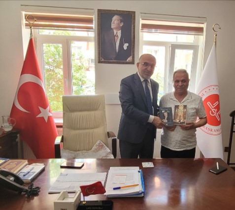 Eğitimci Yarar Ahmet Hidayet ŞAHİNTEPE, İl  Müftüsü  Lütfi  İmamoğlu   makamında  ziyaret  etti.