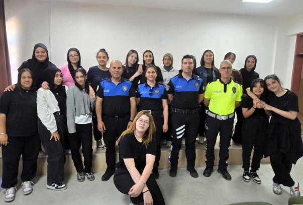 Zübeyde Hanım Kız MTAL Öğrencilerine Polislik Mesleği ve Güvenli Yaşam Eğitimi