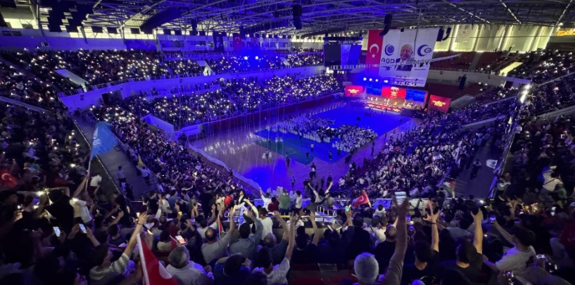 YENİ ÇAĞLAR AÇACAK GENÇLİK GELİYOR!
