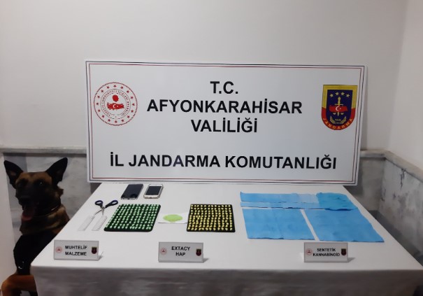 Afyonkarahisar'da Uyuşturucu Operasyonu: Çok Sayıda Uyuşturucu  Ele Geçirildi