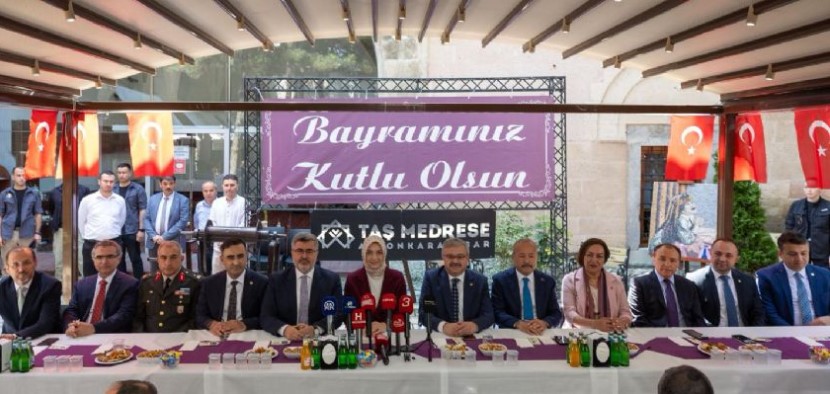 AFYONKARAHİSARDA BAYRAMLAŞMA TÖRENİ TAŞ MEDRESE’DE GERÇEKLEŞTİ