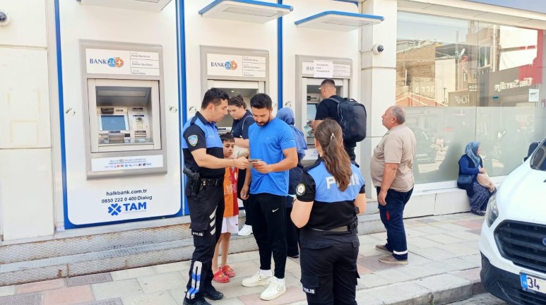 Bankalar Caddesi ve Uzun Çarşı’da Hırsızlık ve Dolandırıcılığa Karşı Bilgilendirme Yapıldı