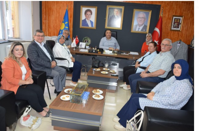 Afyon Muhtarları İYİ Parti İl Başkanlığını Ziyaret Etti