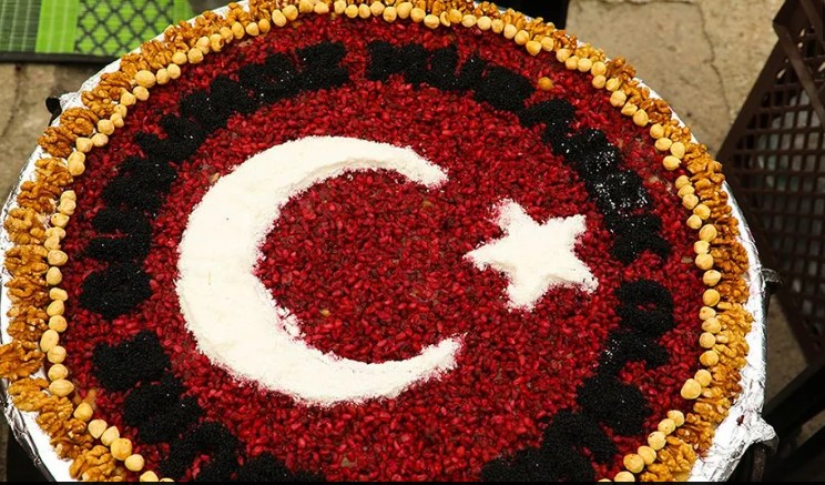 Afyonkarahisar’da Asırlık Gelenek Sürüyor: 40 Kazanda 40 Hatimli Şifalı Aşure Dağıtılacak