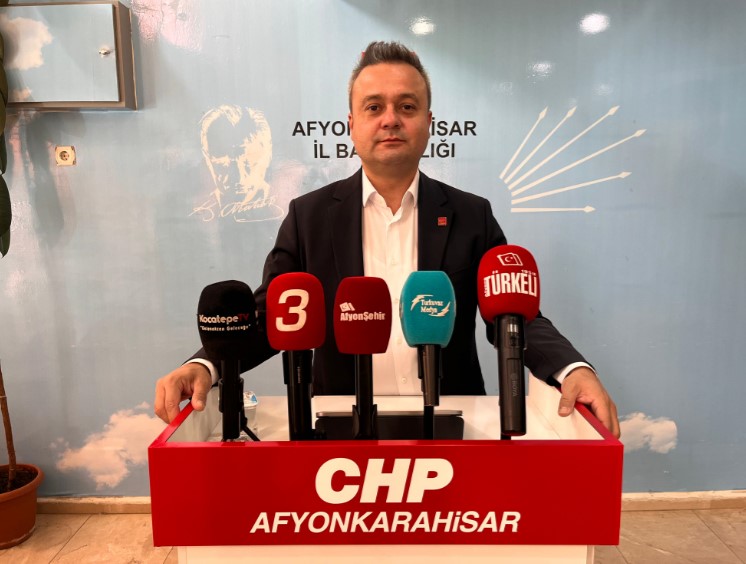 AKP'nin önünde Afyonkarahisar’daki emekçilerin eylem planlarının 4. ayağı olan basın açıklaması talebi kabul edilmedi.