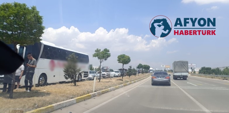 Afyon-Sandıklı Karayolunda Tır Kazası: Yol Trafiğe Kapatıldı