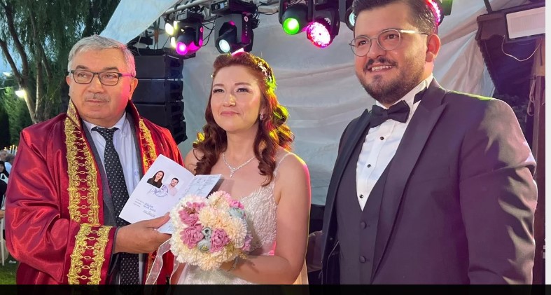 CHP Eski Gençlik Kolları Başkanı Caner Peynirci, Güner Şencan ile Hayatını Birleştirdi
