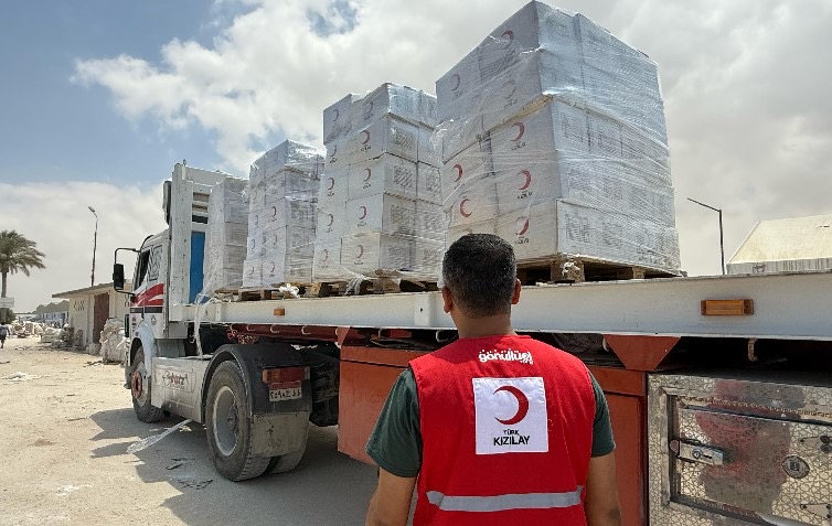 GAZZE’YE 165 TIRLIK UMUT, TÜRK KIZILAY’DAN 3000 TON GIDA YARDIMI