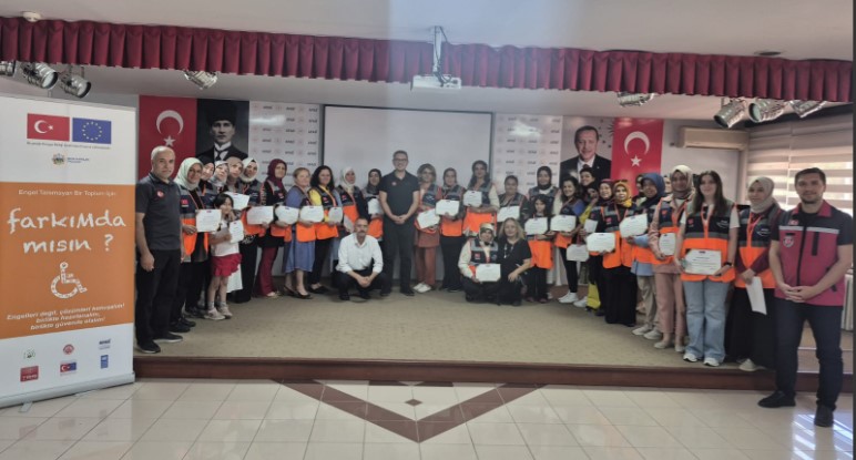 “FARKIMDAMISIN?” ETKİNLİĞİNE AK KADINLARDAN TAM DESTEK