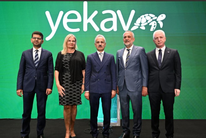 BÖLÜNMÜŞ YOLLAR İLE YILLIK YAKLAŞIK 2,4 MİLYAR LİTRE AKARYAKIT TASARRUFU SAĞLANDI