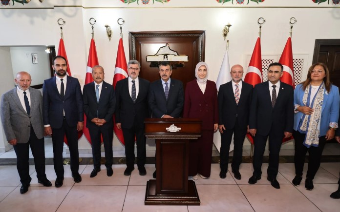 Milli Eğitim Bakanı Yusuf Tekin, Afyonkarahisar Valiliğini Ziyaret etti.