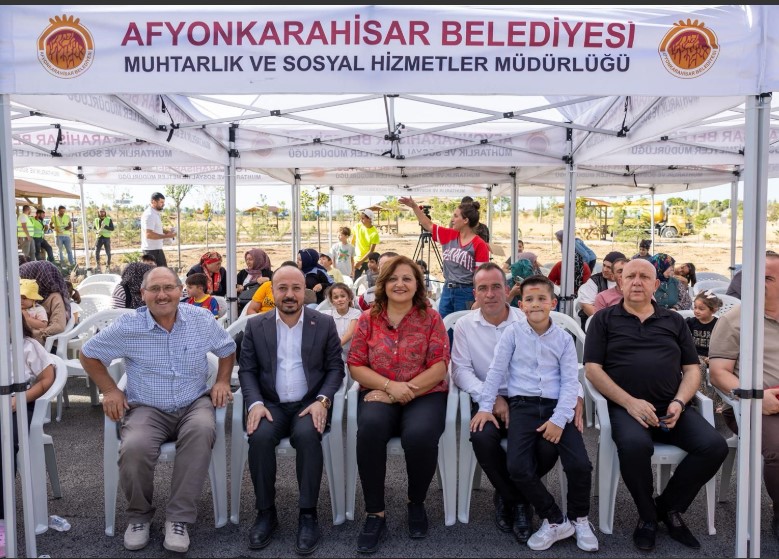 101. YIL CUMHURİYET PARKINDAKİ AĞAÇLARIMIZ ÇOCUKLARIMIZA EMANET