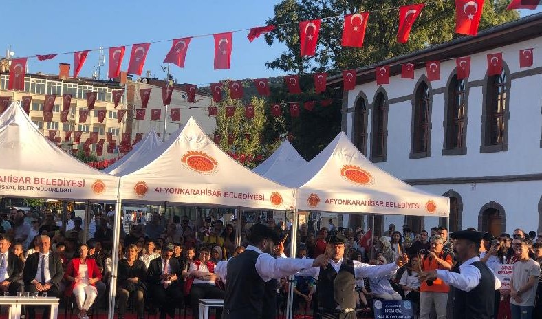 Afyonkarahisar Büyükler Türkiye Halk Oyunları Şampiyonasına Ev Sahipliği Yapıyor