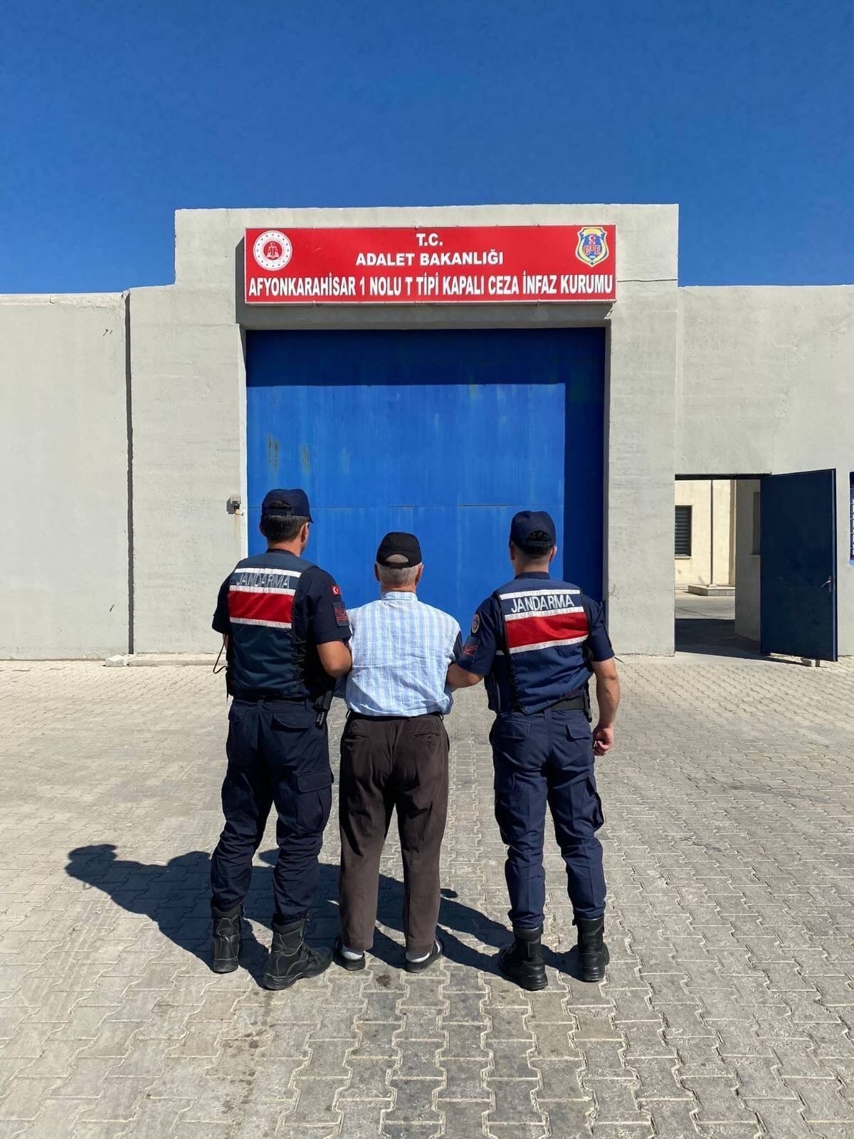 Afyonkarahisar’da Jandarmadan Huzur Operasyonu: 34 Aranan Şahıs Yakalandı