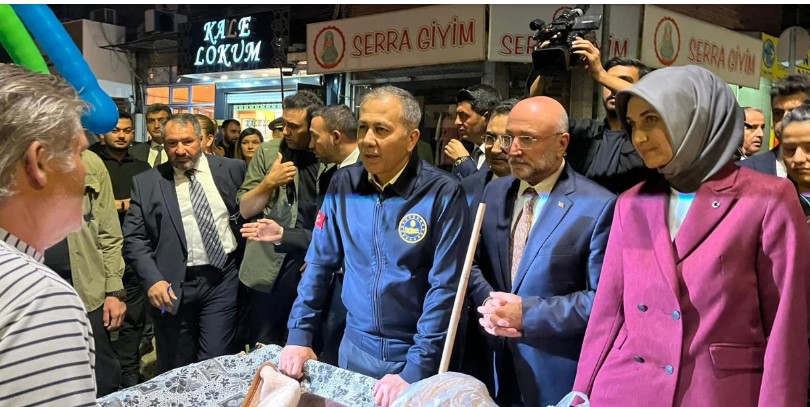 İçişleri Bakanı Ali Yerlikaya, Afyonkarahisar esnafına ziyaret .