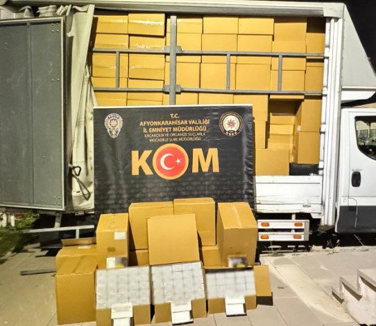 Afyonkarahisar’da 3 Milyon 950 Bin Sahte Bandrollü Makaron Ele Geçirildi