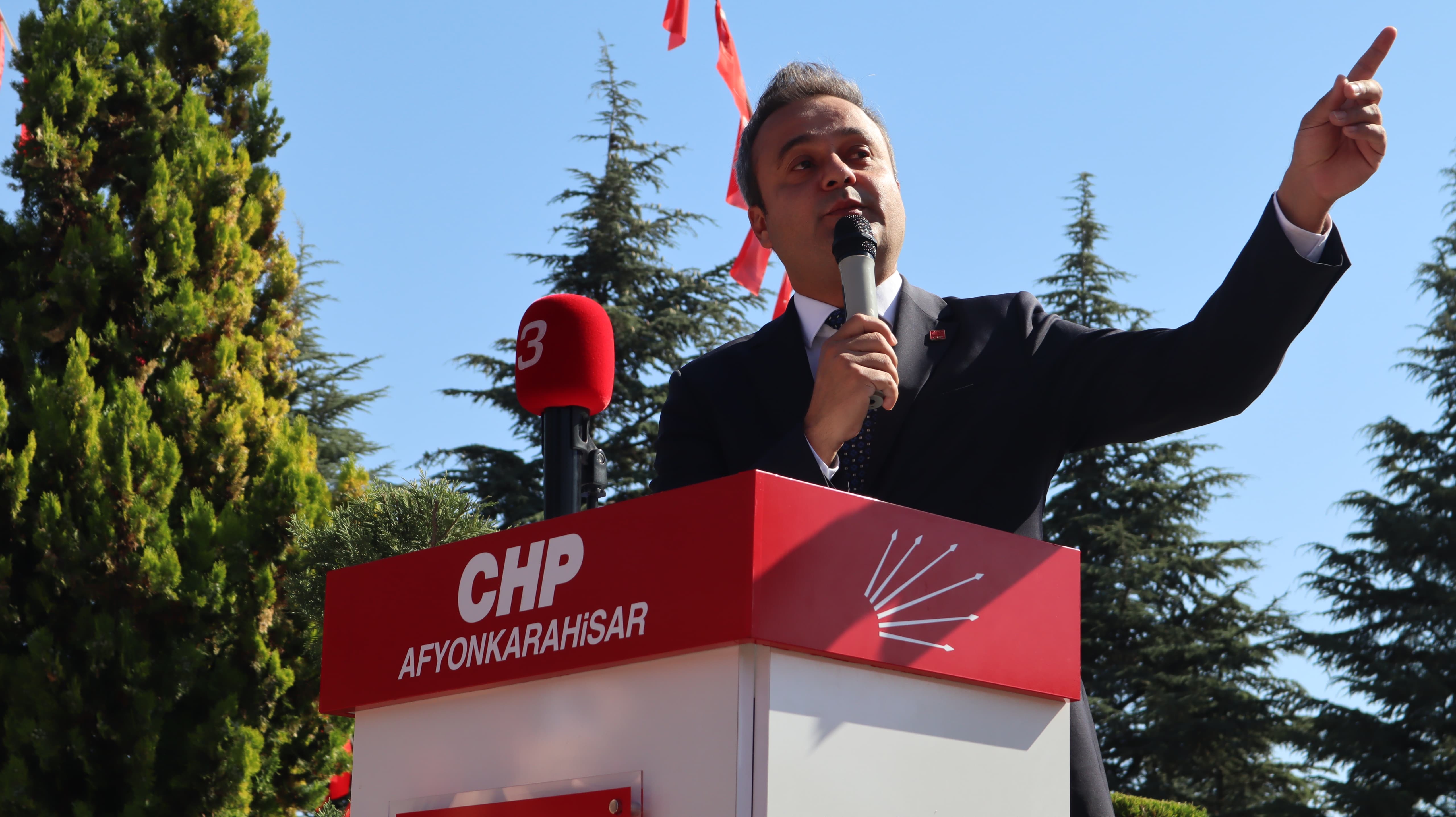 BIKMADINIZ DİNİ SİYASETE ALET ETMEKTEN!
