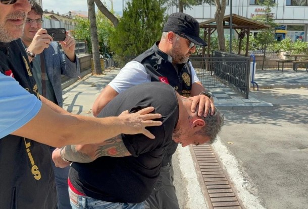 Antalya'da Yakalandı: Vali Yiğitbaşı'na Hakaret Eden Şahıs Gözaltına Alındı