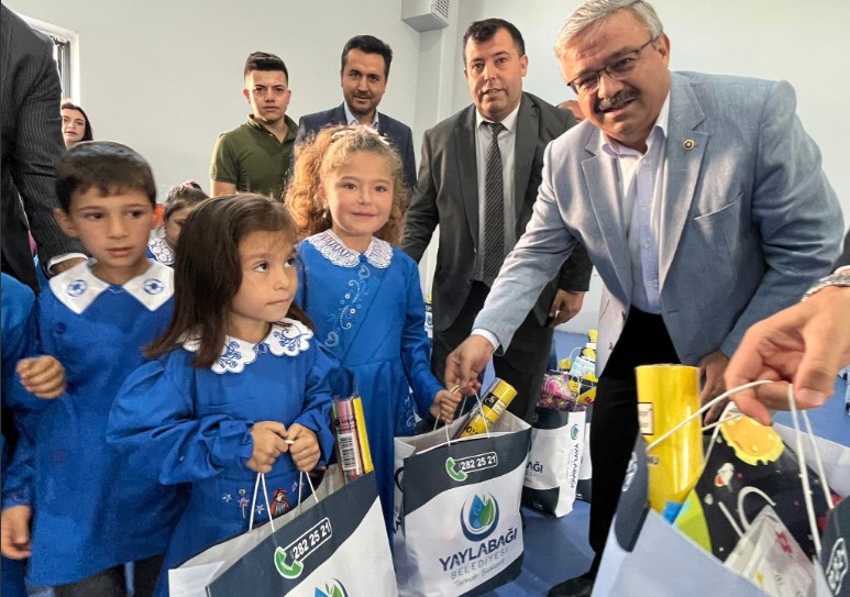 Yaylabağı’nda Tüm Öğrencilere Kırtasiye Desteği