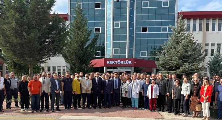  Afyonkarahisar Sağlık Bilimleri Üniversitesi Rektörlüğüne atanan Prof. Dr. Âdem Aslan, Görevine Başladı.