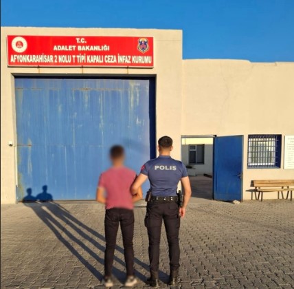 Afyonkarahisar’da Aranan Şahıs Yakalandı: Cezaevine Teslim Edildi