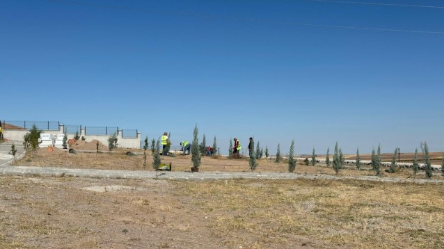 Başkan Koyuncu’dan Yeşil Emirdağ İçin Yeni Adım: Karacaören Mezarlığı’na 150 Fidan