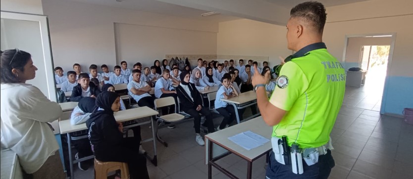 Sinanpaşa’da Lise Öğrencilerine Trafik Eğitimi