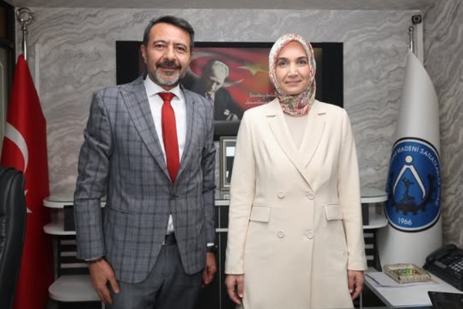 Devlet Ana Afyonkarahisar Valisi Yiğitbaşı, Madeni Sanatkarlar Odası'nı Ziyaret Etti
