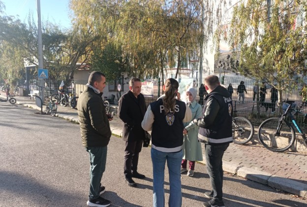 Afyonkarahisar’da Okul Çevrelerine Sıkı Denetim: 72 Ekip, 180 Personel Sahada