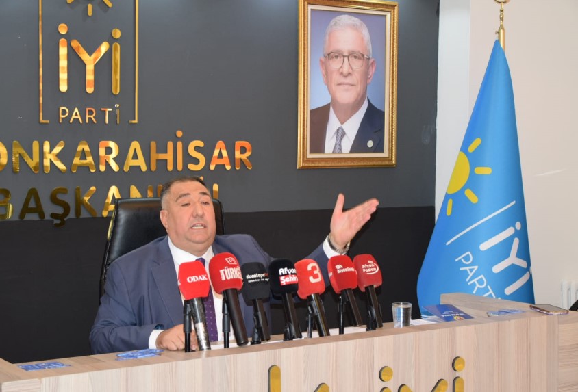 İYİ Parti İl Başkanı Muhammet Mısırlıoğlu’nun Basın toplantısı Düzenledi.
