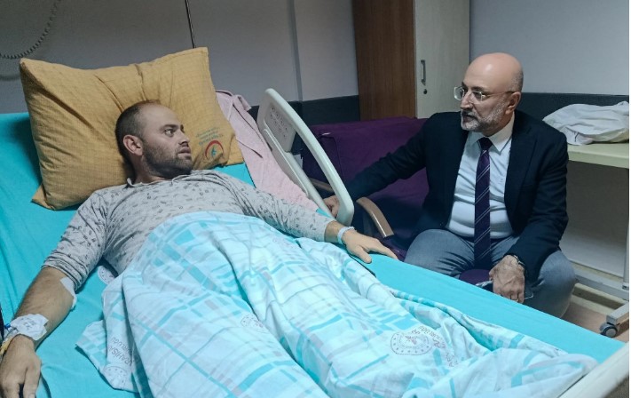 AK Parti İl Başkanı Turgay Şahin’den Resul Akpınar’a Hastanede Ziyaret.
