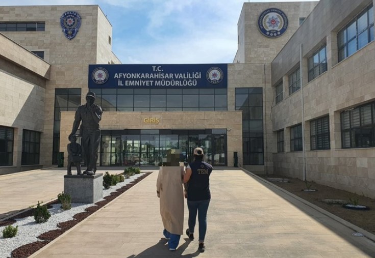 Afyonkarahisar’da FETÖ/PDY firarisi kadın yapılanma sorumlusu yakalandı