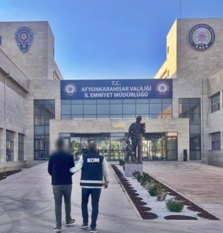 Afyonkarahisar’da “Nitelikli Dolandırıcılık” Suçundan Aranan Şahıs Yakalandı