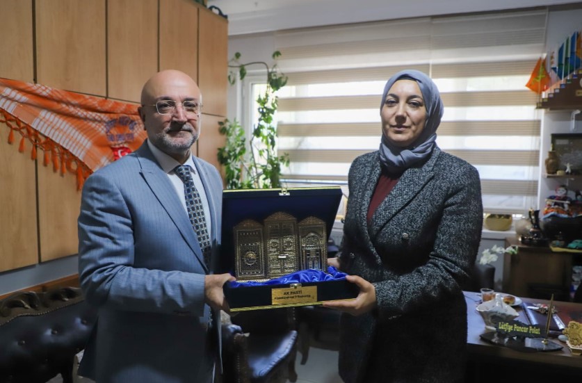 AK PARTİ İLBAŞKSNI ŞAHİN GÖNÜL KÖPRÜSÜ DERNEĞİ’Nİ ZİYARET ETTİ