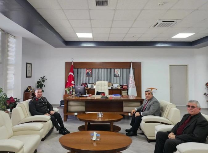 Afyonkarahisar İkmal ve Garnizon Komutanı Tuğgeneral Dr. Yalçın Tecimer, İl Milli Eğitim Müdürü Miraç Sünnetci’yi ziyaret.