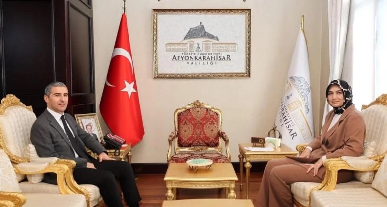 Uşak Valisi Dr. Naci Aktaş'tan Afyonkarahisar Valisi Doç. Dr. Kübra Güran Yiğitbaşına Ziyaret.