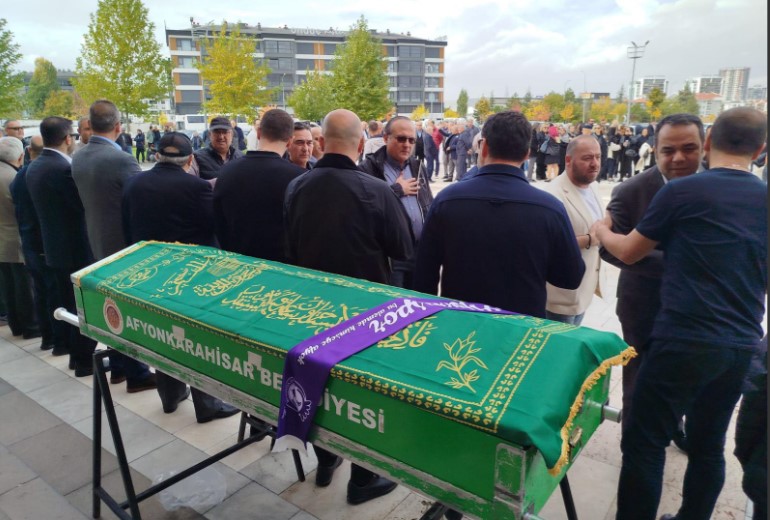 Afyonspor’dan Vefa Örneği: Takım Sami Özer’in Cenazesine Katıldı