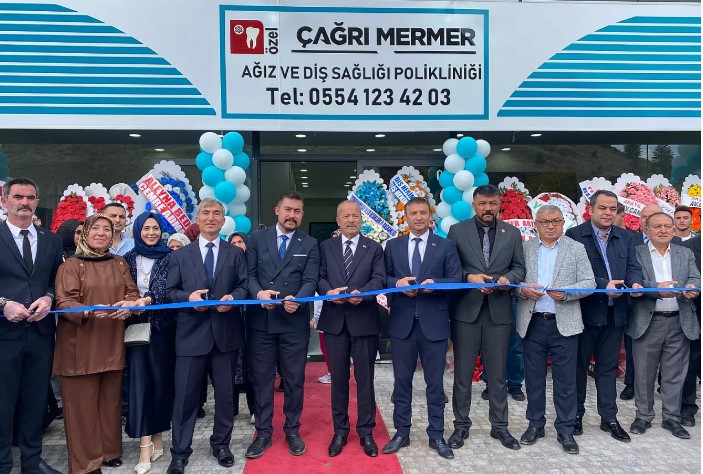 Genç Diş Hekimi Çağrı Mermer'in, kendi ismini taşıyan Çağrı Mermer Ağız ve Diş Polikliniği dualarla hizmete açıldı.