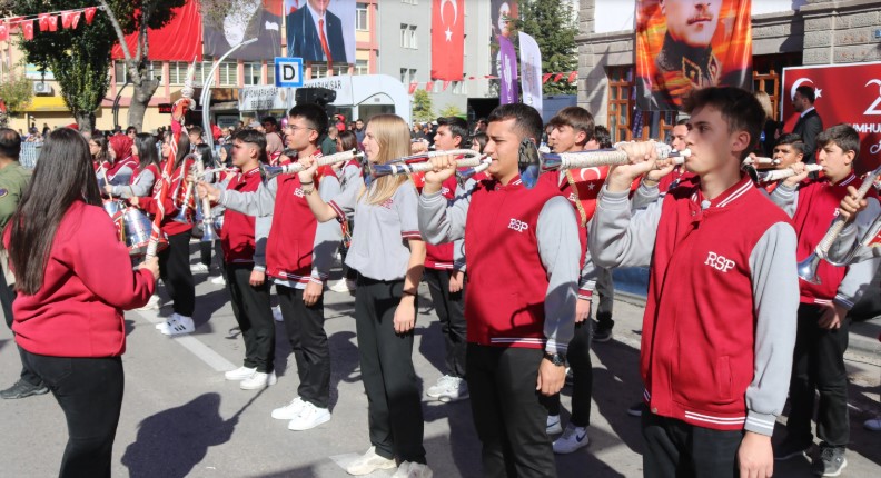  Kentte, Cumhuriyet’in 102’nci yılı gurur ve heyecan içinde kutlandı.