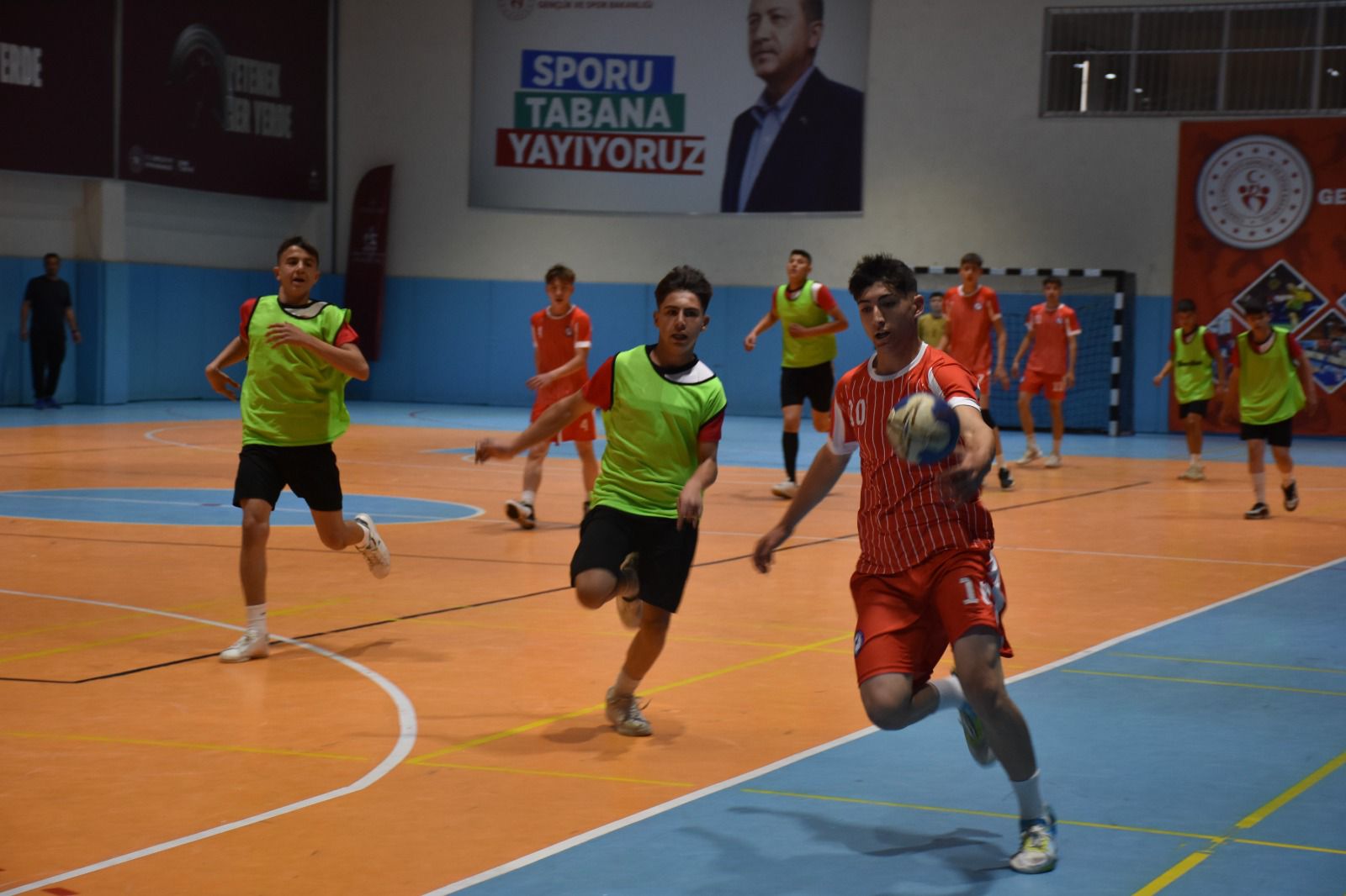 HENTBOL GENÇLERDE ŞAMPİYON BELLİ OLDU