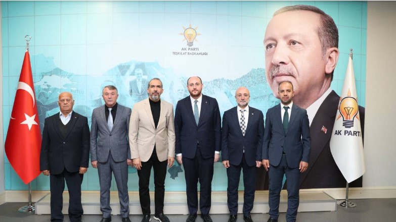 AK Parti Afyonkarahisar'da Bayat, Dazkırı ve Evciler İlçe Başkanlıklarında bayrak değişimi.