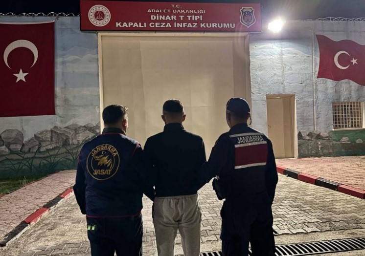 Evciler’de üç evden hırsızlık yapan zanlı JASAT tarafından yakalandı